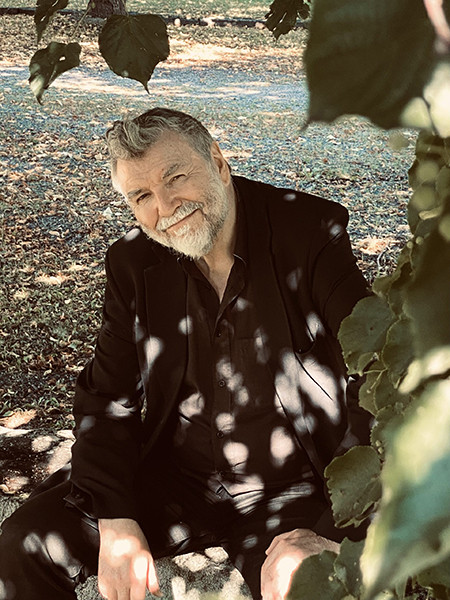 Valokeilassa tekijä -Kauko Röyhkä